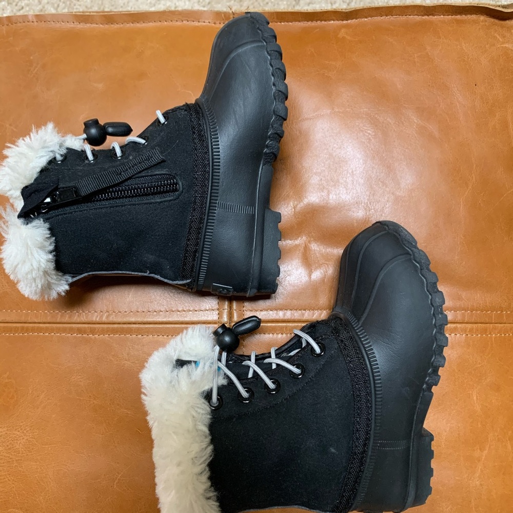 Native snow boots